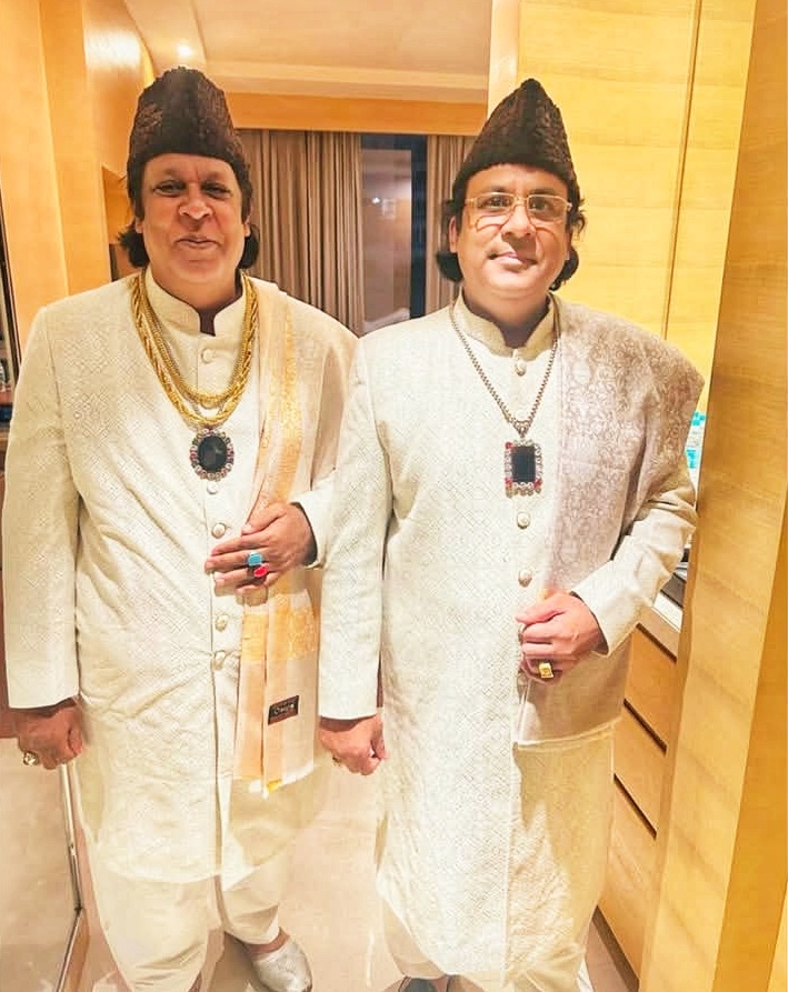 Bharo jholi Meri naat by sabri brothers 